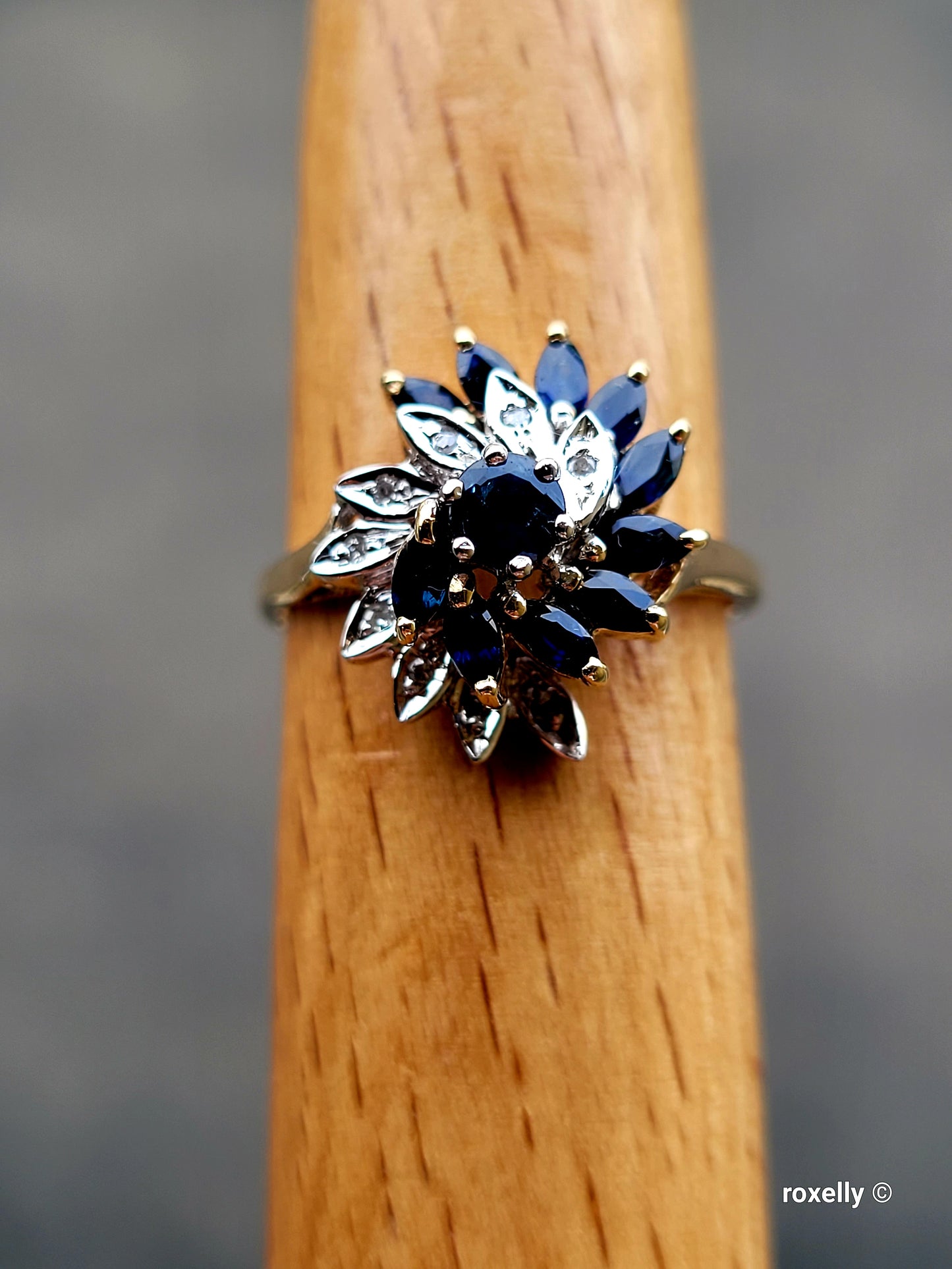❤️10k Size 7.75 Amazing Solid Yellow Gold Dark Sapphire and Diamond Ring!