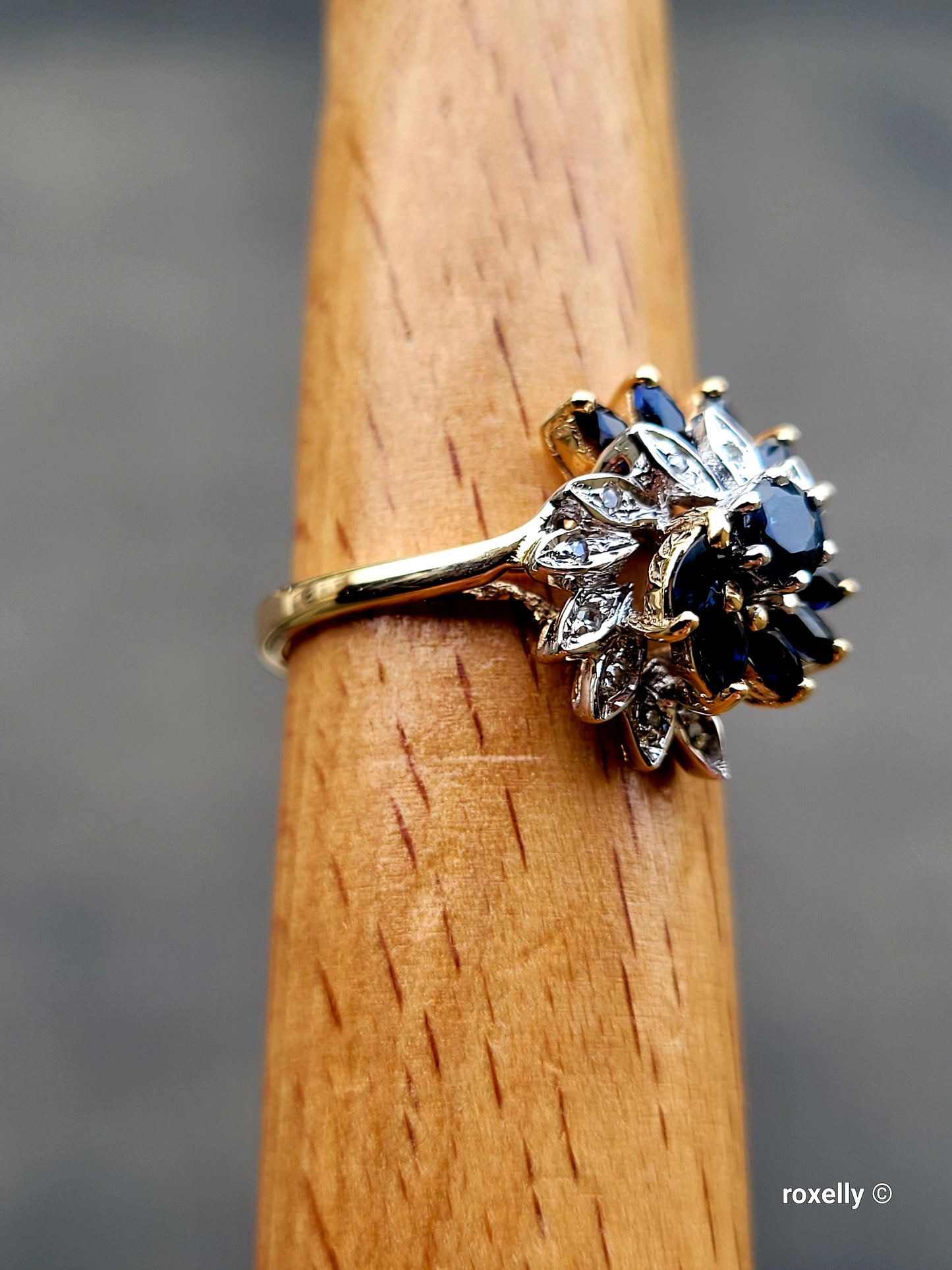 ❤️10k Size 7.75 Amazing Solid Yellow Gold Dark Sapphire and Diamond Ring!