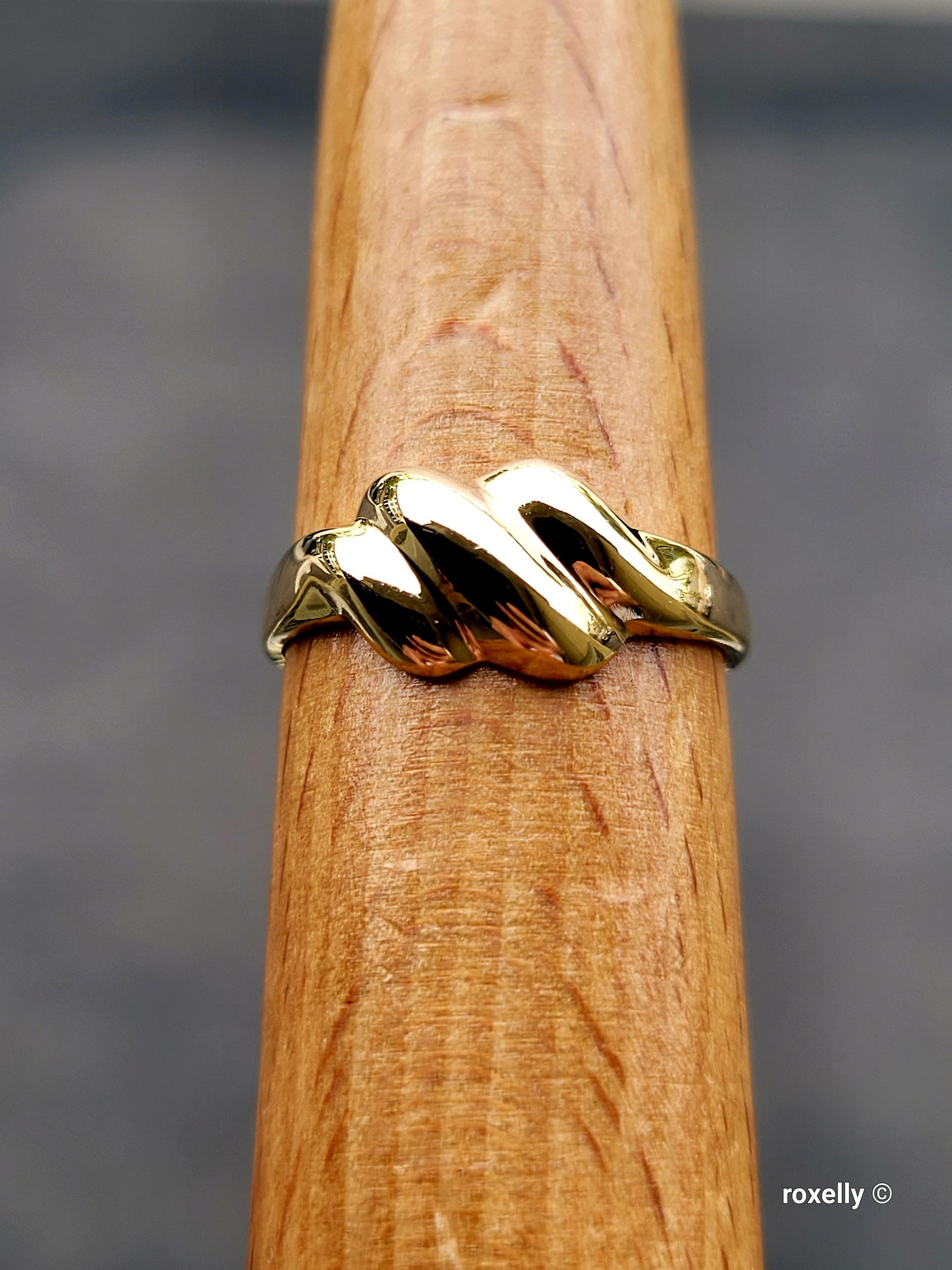 ❤️10k Size 8.25 Precious Solid Yellow Gold Grooved Puffy Band Ring!