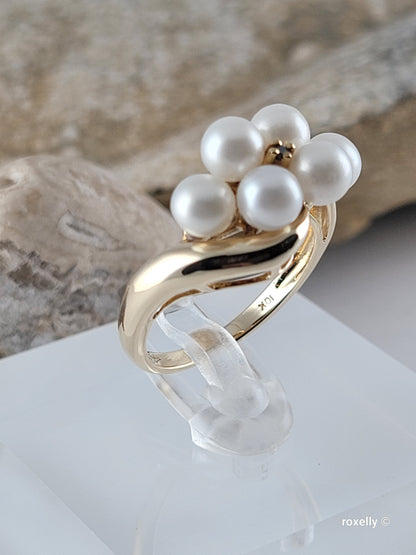 ❤️10k Size 6 Beautiful Solid Yellow Gold Fresh-Water Pearl and Diamond Ring!