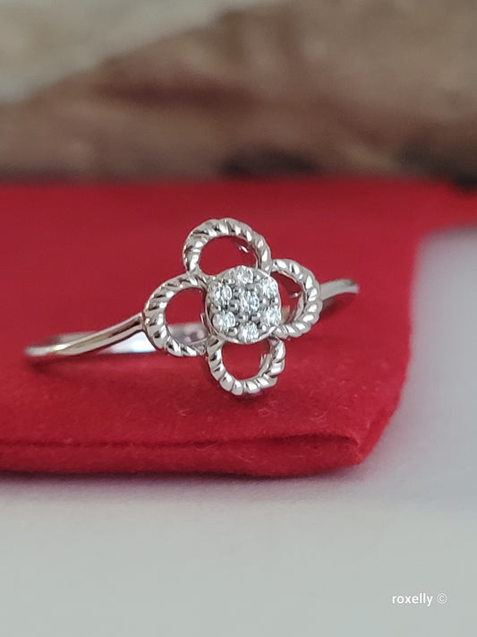 ❤️925 Size 7 Precious Sterling Silver Cubic Zirconia Ring!