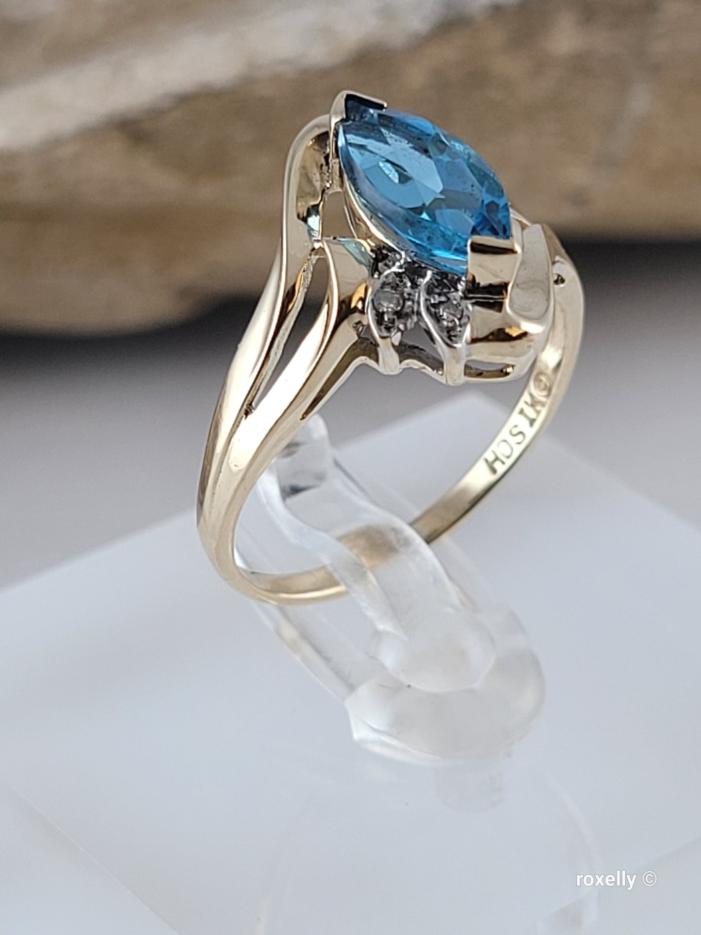 ❤️10k Size 6.75 Beautiful Solid Yellow Gold Blue Topaz and Diamond Ring!