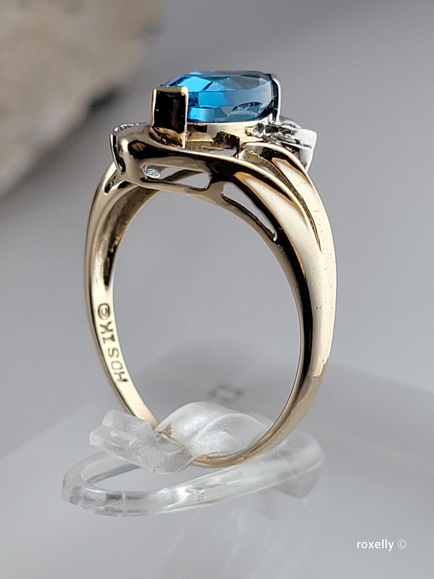 ❤️10k Size 6.75 Beautiful Solid Yellow Gold Blue Topaz and Diamond Ring!