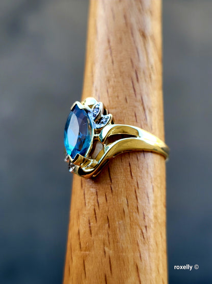 ❤️10k Size 6.75 Beautiful Solid Yellow Gold Blue Topaz and Diamond Ring!