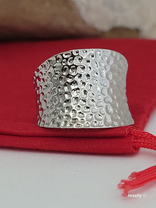❤️925 Size 6.25 Beautiful Sterling Silver Hammered Design Ring!