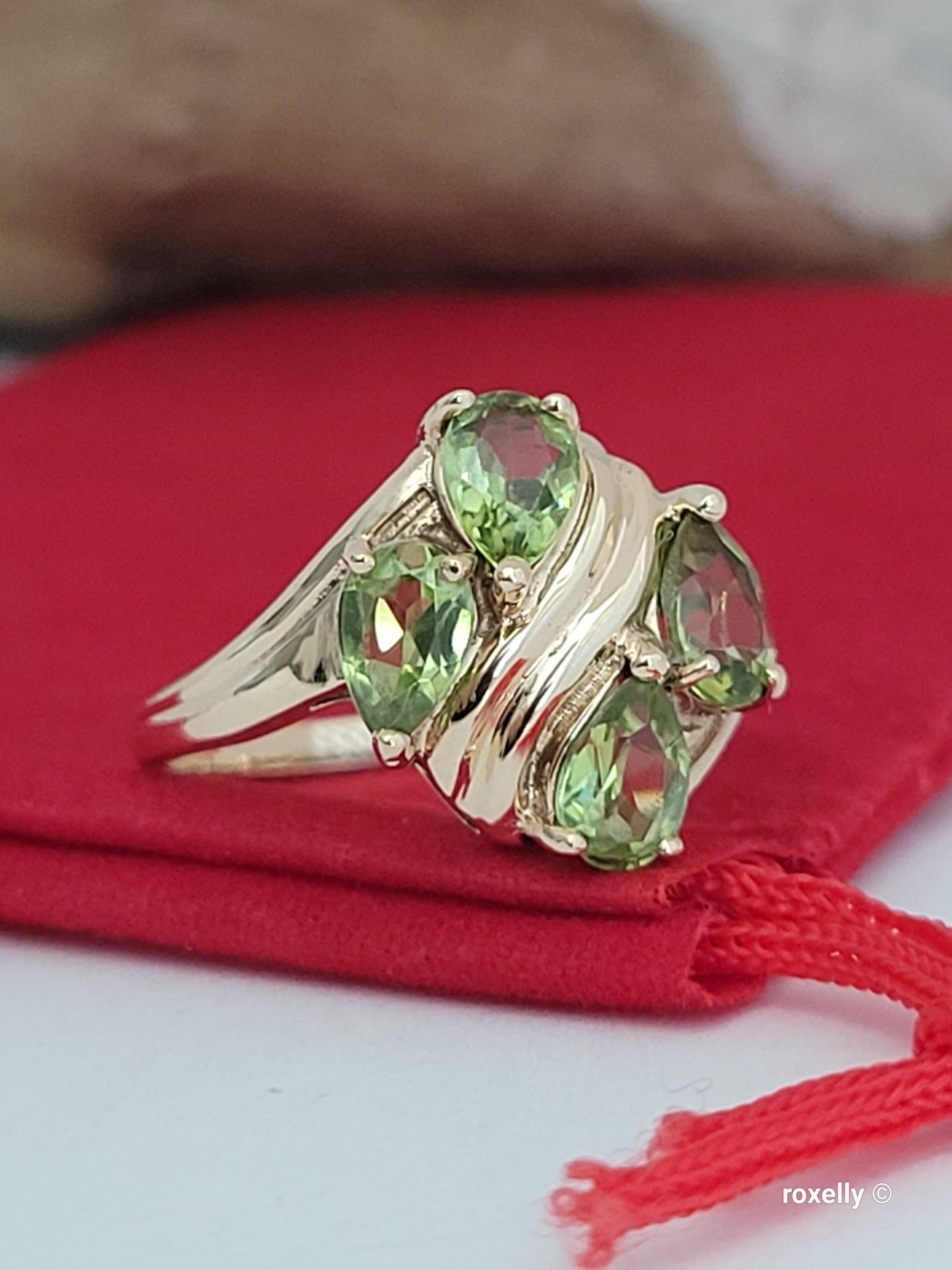 ❤️10k Size 7.75 Beautiful Solid Yellow Gold Peridot Ring!