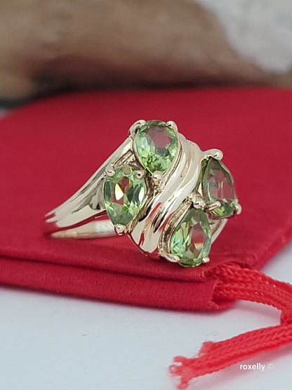 ❤️10k Size 7.75 Beautiful Solid Yellow Gold Peridot Ring!