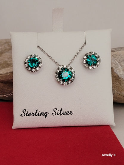 ❤️925 Beautiful Sterling Silver With Green and White Cubic Zirconia Necklace and Earrings Set!