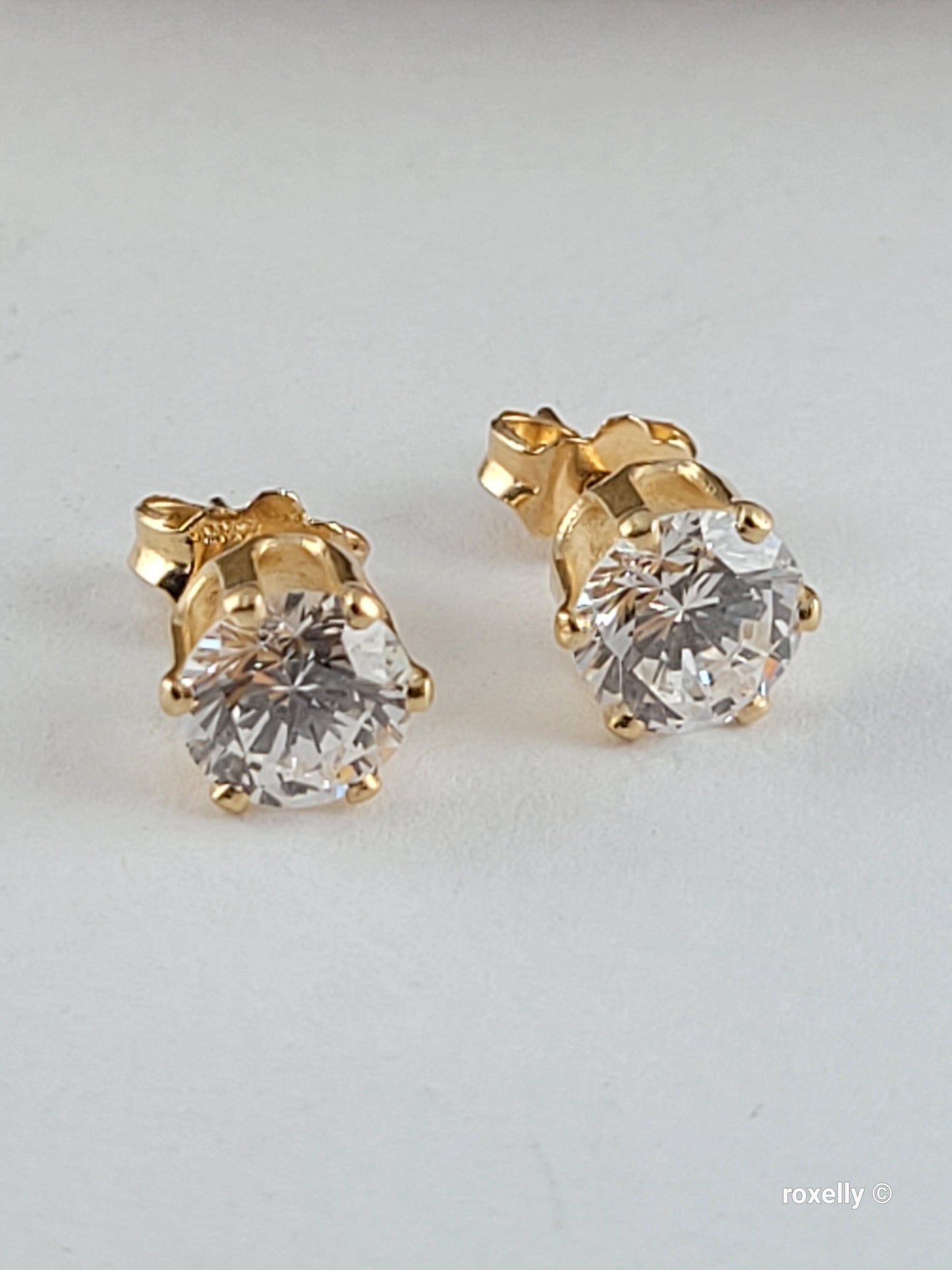 ❤️14k Beautiful Solid Yellow Gold Cubic Zirconia Solitaire Stud Earrings!