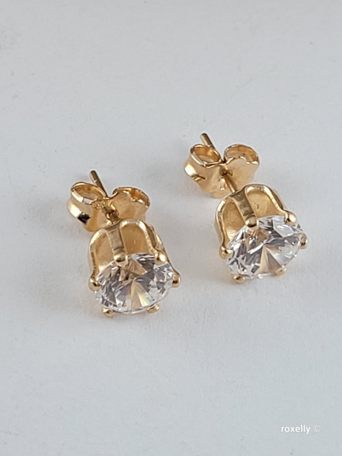 ❤️14k Beautiful Solid Yellow Gold Cubic Zirconia Solitaire Stud Earrings!