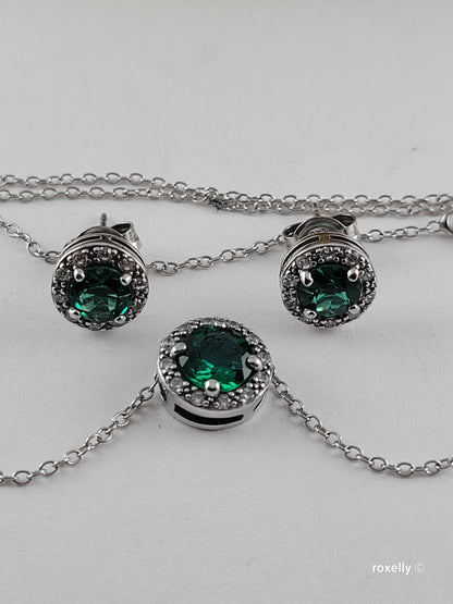 ❤️925 Beautiful Sterling Silver With Green and White Cubic Zirconia Necklace and Earrings Set!