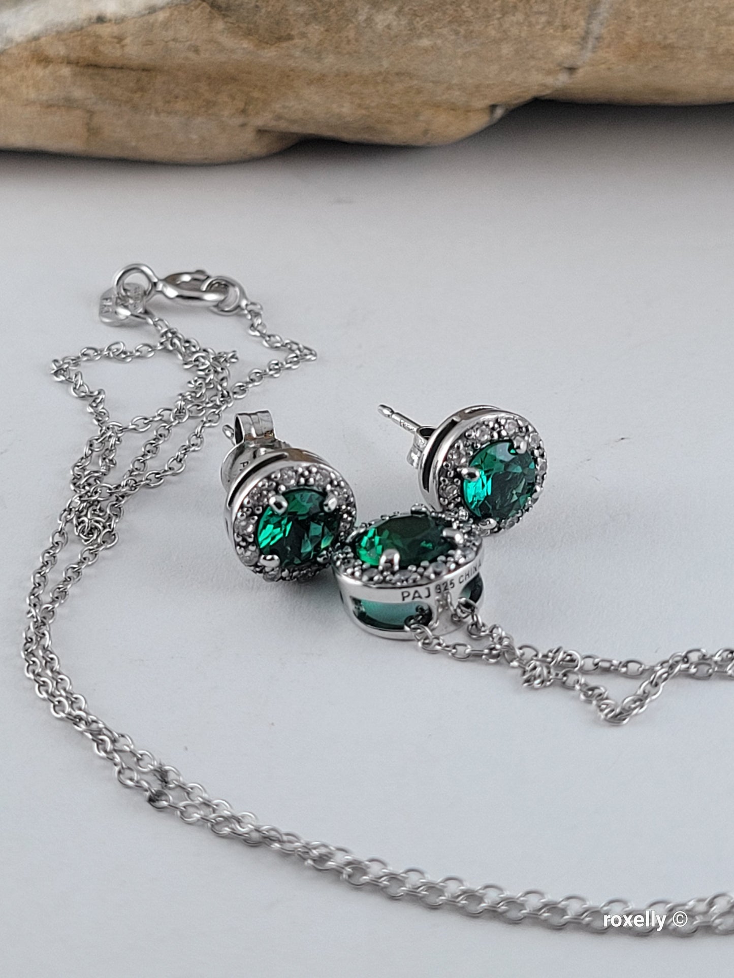 ❤️925 Beautiful Sterling Silver With Green and White Cubic Zirconia Necklace and Earrings Set!