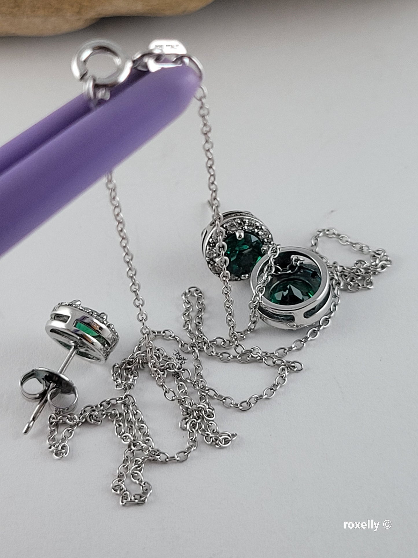 ❤️925 Beautiful Sterling Silver With Green and White Cubic Zirconia Necklace and Earrings Set!