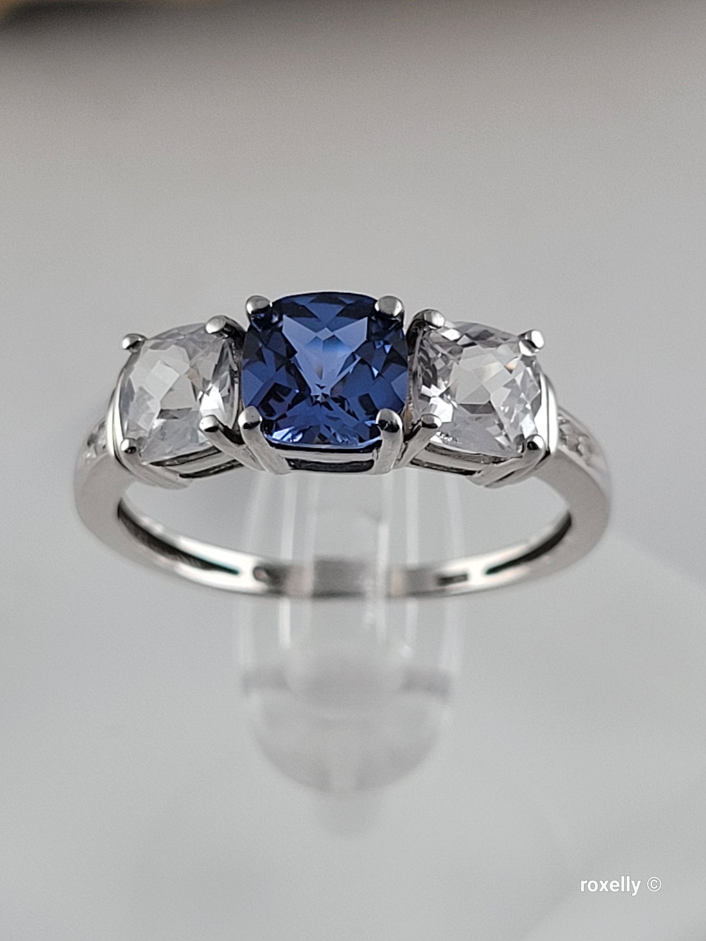 ❤️10k Size 8 Fancy Solid White Gold Sapphire and White Topaz Ring!