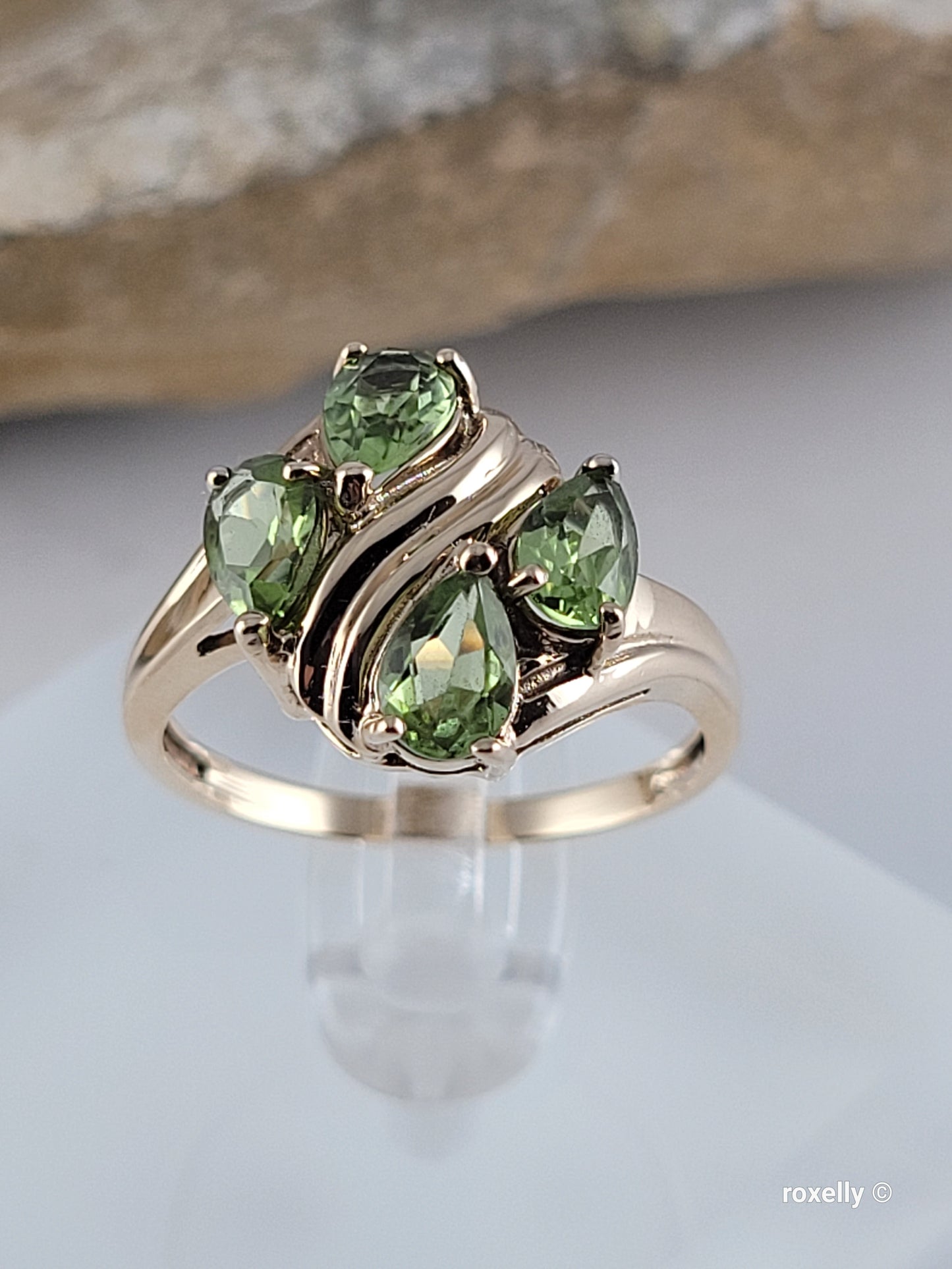 ❤️10k Size 7.75 Beautiful Solid Yellow Gold Peridot Ring!