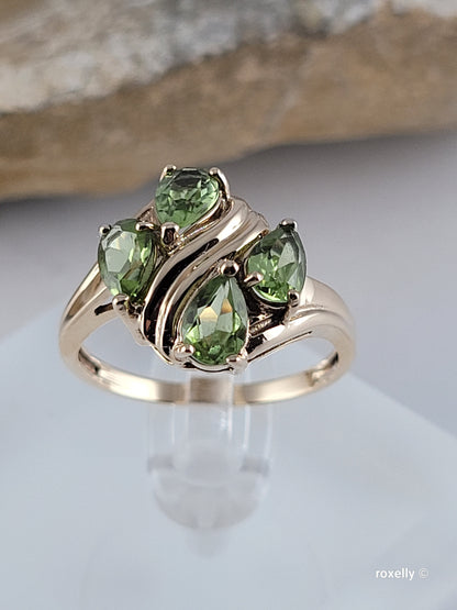 ❤️10k Size 7.75 Beautiful Solid Yellow Gold Peridot Ring!