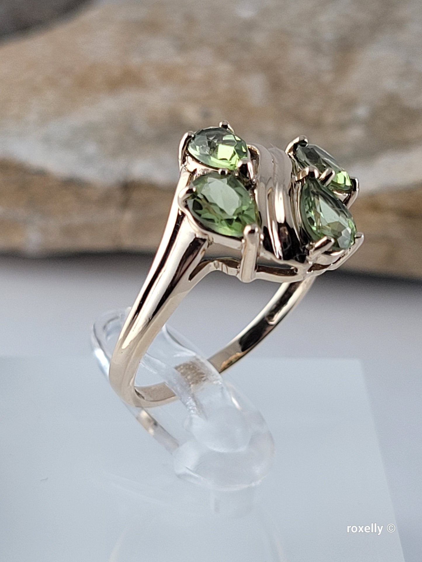 ❤️10k Size 7.75 Beautiful Solid Yellow Gold Peridot Ring!