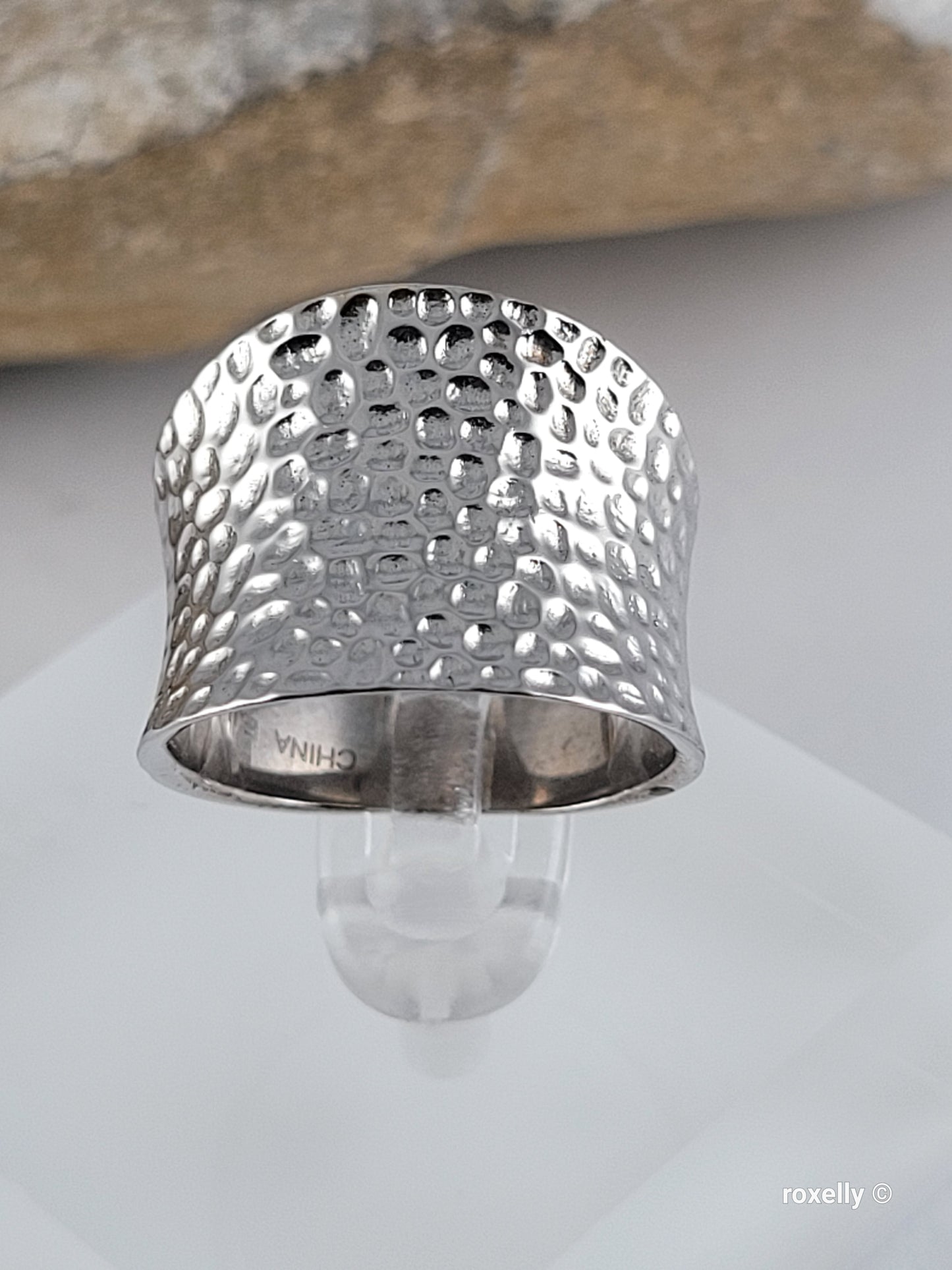 ❤️925 Size 6.25 Beautiful Sterling Silver Hammered Design Ring!