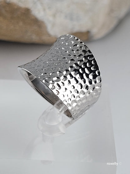 ❤️925 Size 6.25 Beautiful Sterling Silver Hammered Design Ring!