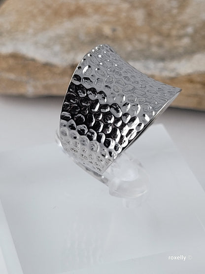 ❤️925 Size 6.25 Beautiful Sterling Silver Hammered Design Ring!