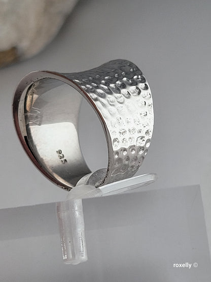 ❤️925 Size 6.25 Beautiful Sterling Silver Hammered Design Ring!