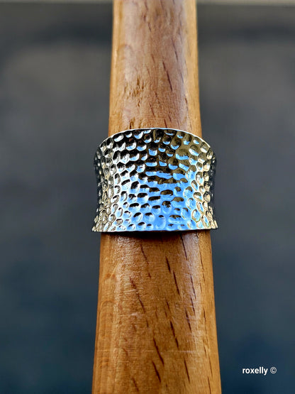 ❤️925 Size 6.25 Beautiful Sterling Silver Hammered Design Ring!