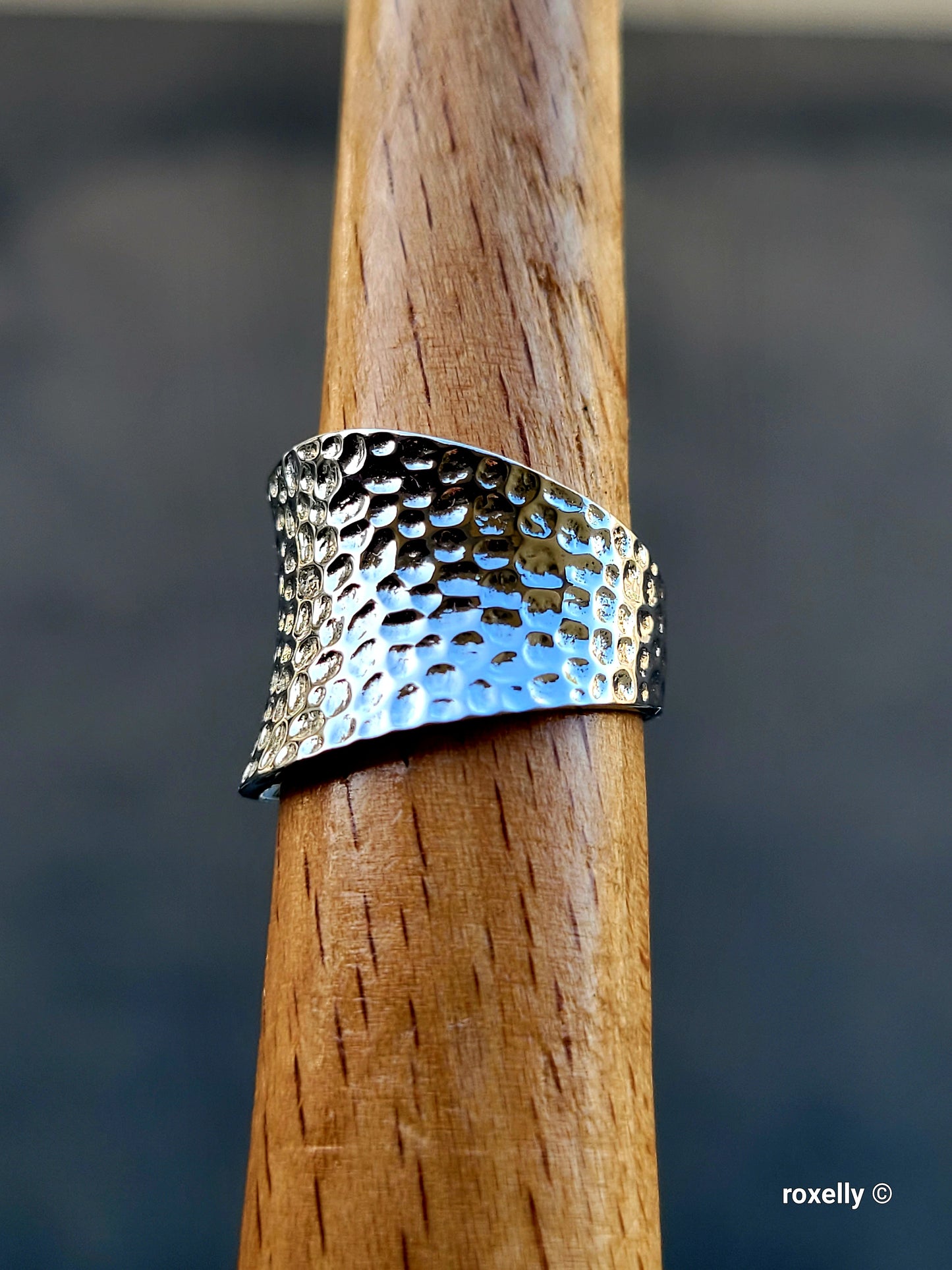 ❤️925 Size 6.25 Beautiful Sterling Silver Hammered Design Ring!
