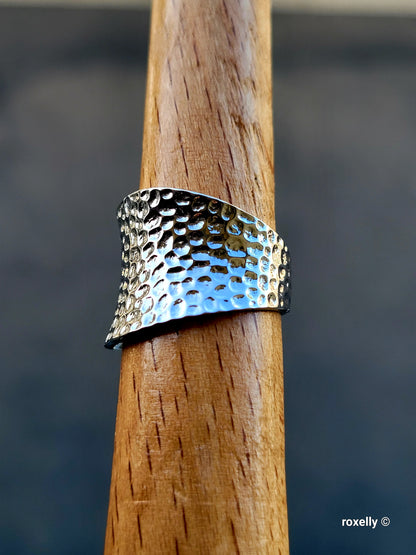 ❤️925 Size 6.25 Beautiful Sterling Silver Hammered Design Ring!