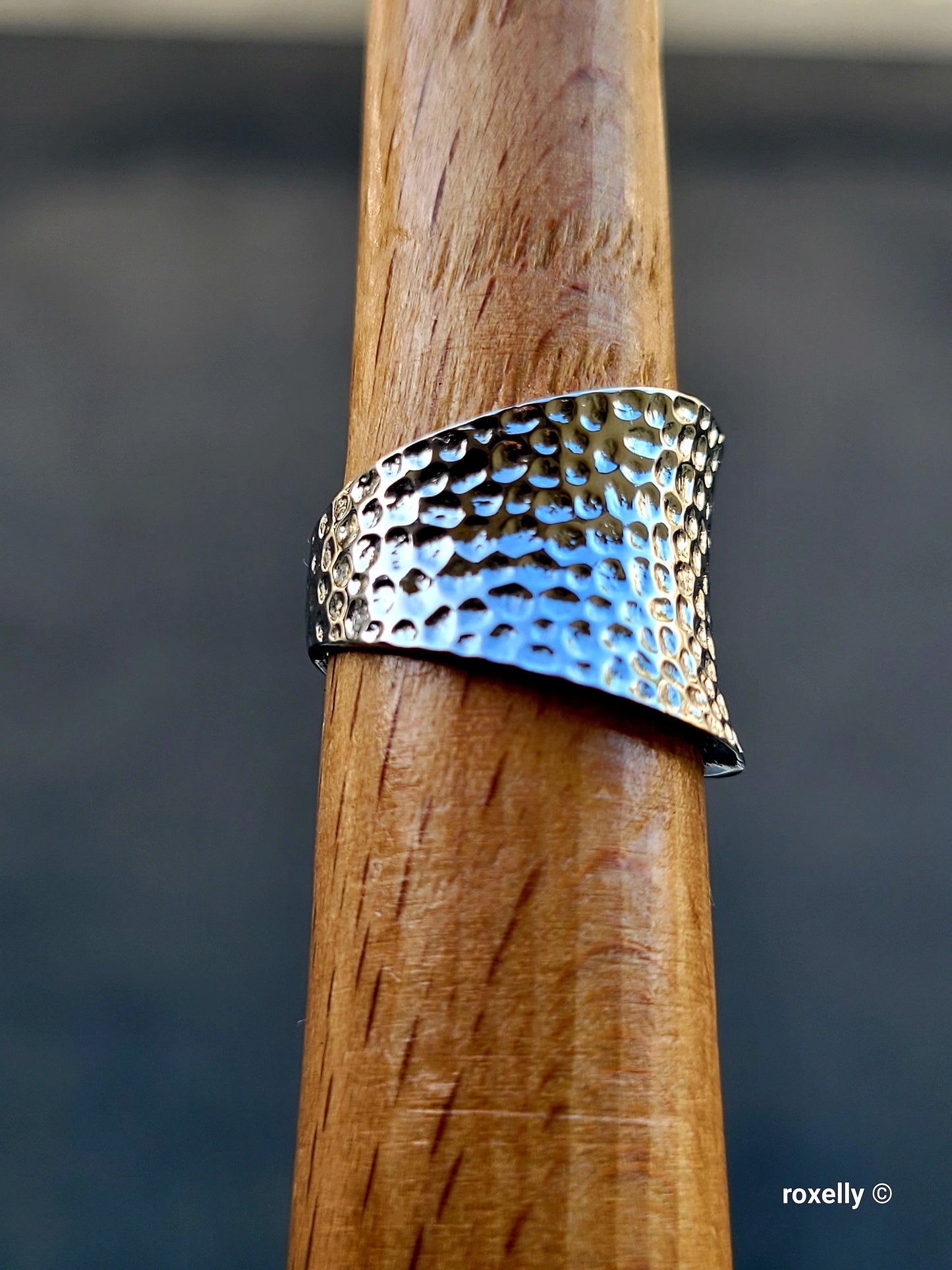 ❤️925 Size 6.25 Beautiful Sterling Silver Hammered Design Ring!