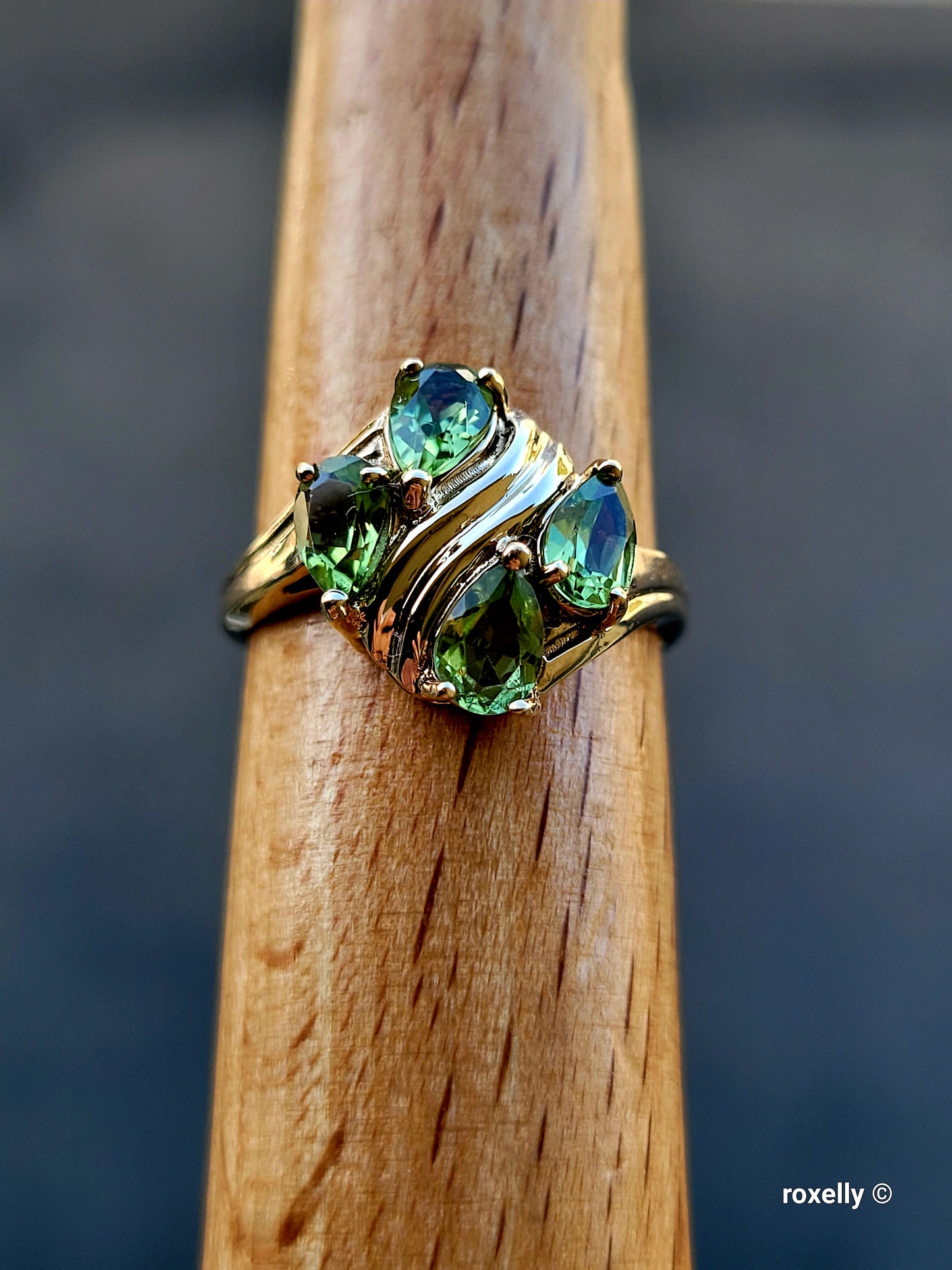❤️10k Size 7.75 Beautiful Solid Yellow Gold Peridot Ring!