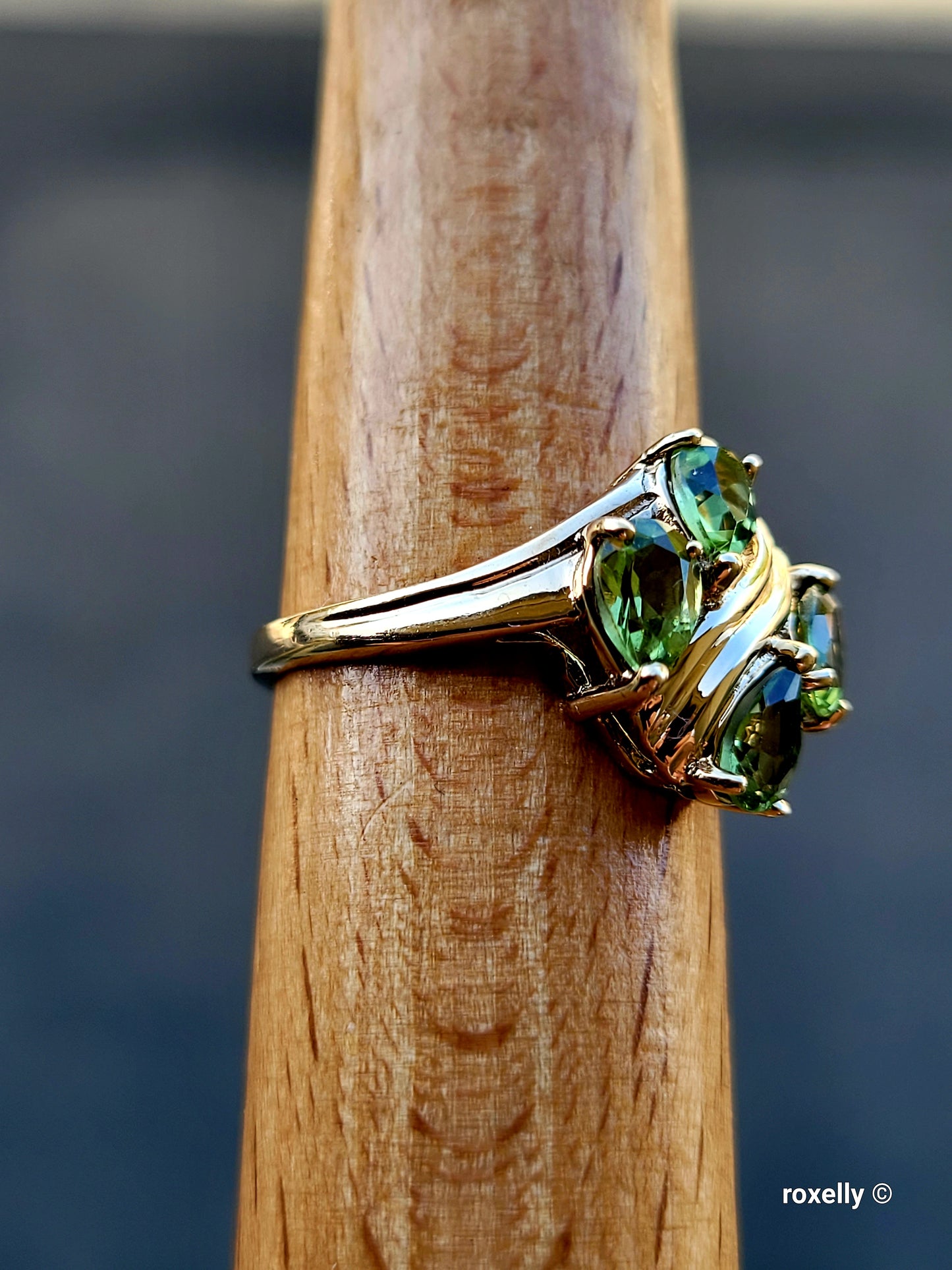❤️10k Size 7.75 Beautiful Solid Yellow Gold Peridot Ring!