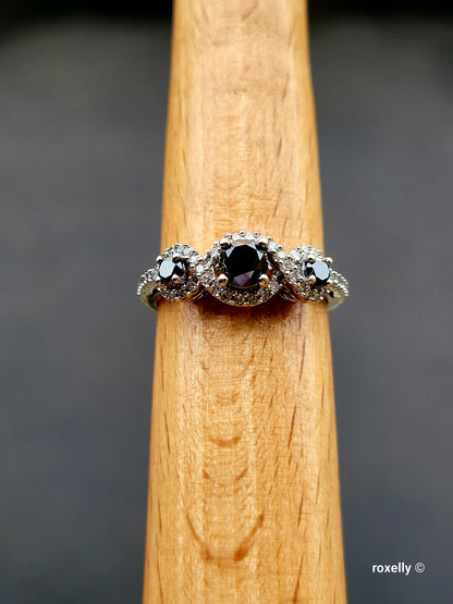 ❤️10k Size 7.75 Gorgeous Solid White Gold Black and White Diamond Ring!