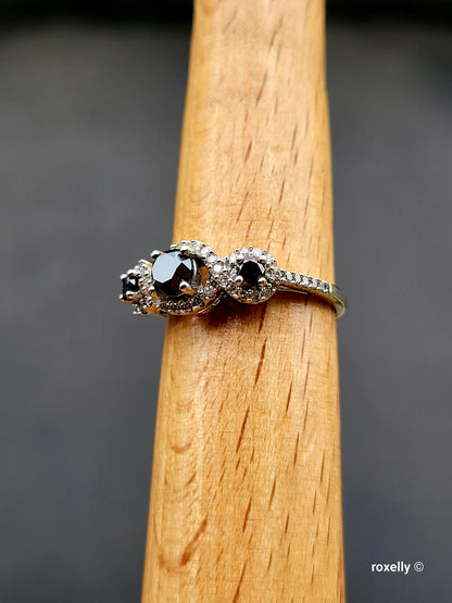 ❤️10k Size 7.75 Gorgeous Solid White Gold Black and White Diamond Ring!