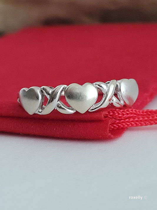 ❤️10k Size 8.25 Fancy Solid White Gold Heart-Shaped  XOXO Design Ring!