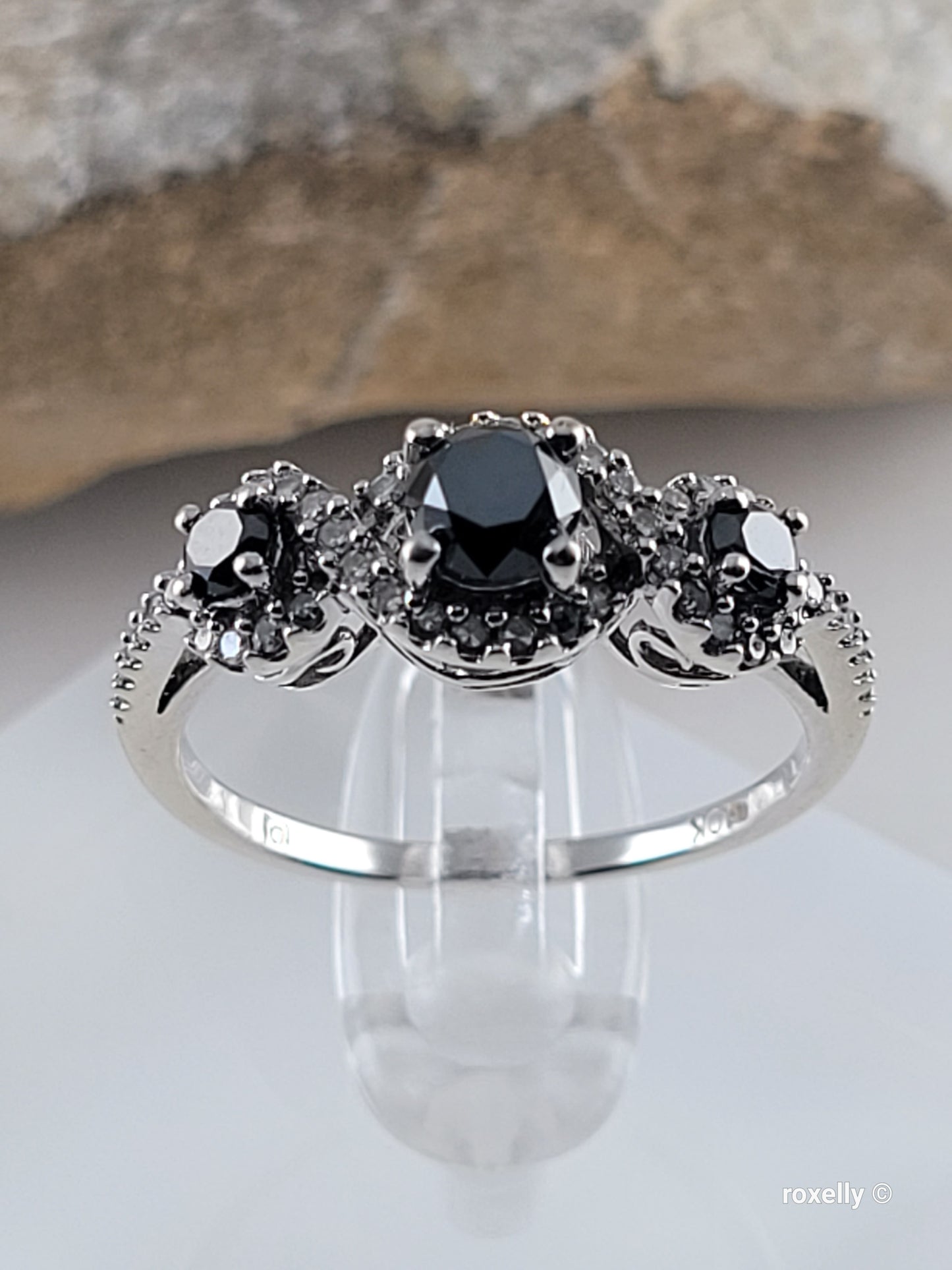 ❤️10k Size 7.75 Gorgeous Solid White Gold Black and White Diamond Ring!