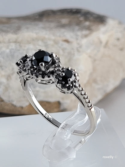 ❤️10k Size 7.75 Gorgeous Solid White Gold Black and White Diamond Ring!