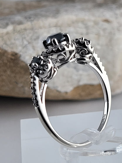 ❤️10k Size 7.75 Gorgeous Solid White Gold Black and White Diamond Ring!