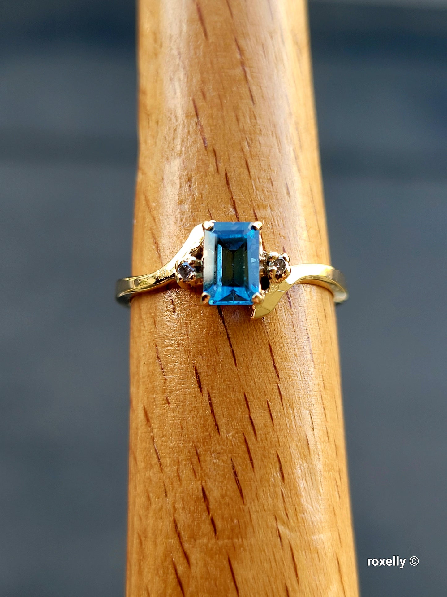❤️10k Size 6.25 Precious Solid Yellow Gold Blue Topaz and Diamond Ring!