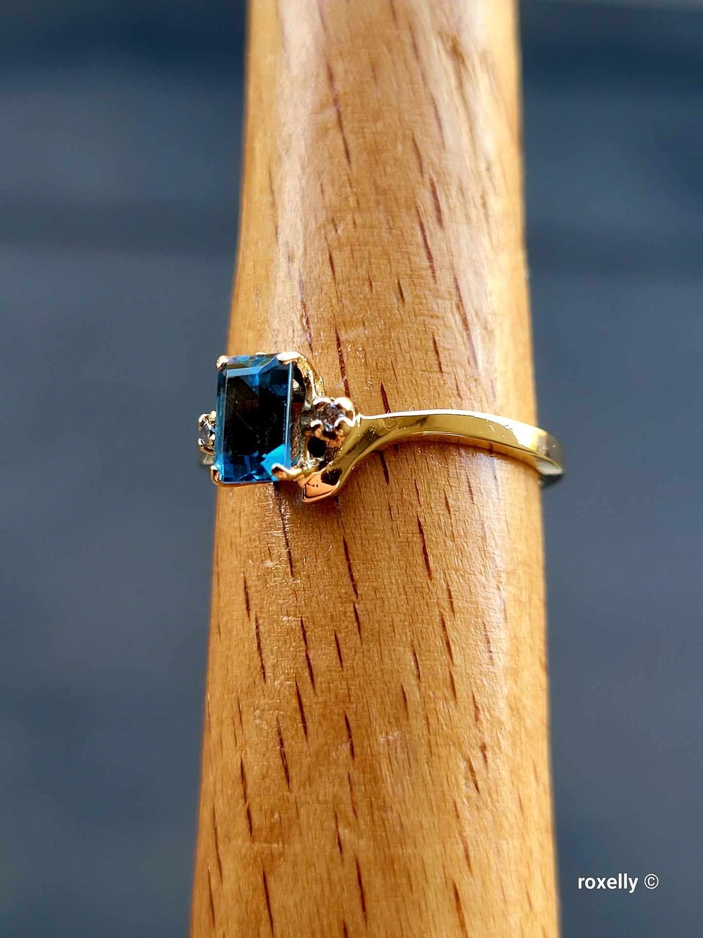 ❤️10k Size 6.25 Precious Solid Yellow Gold Blue Topaz and Diamond Ring!