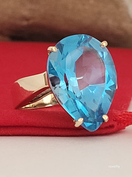 ❤️10k Size 7.25 Gorgeous Solid Yellow Gold Drop-Shaped Blue Topaz Ring!