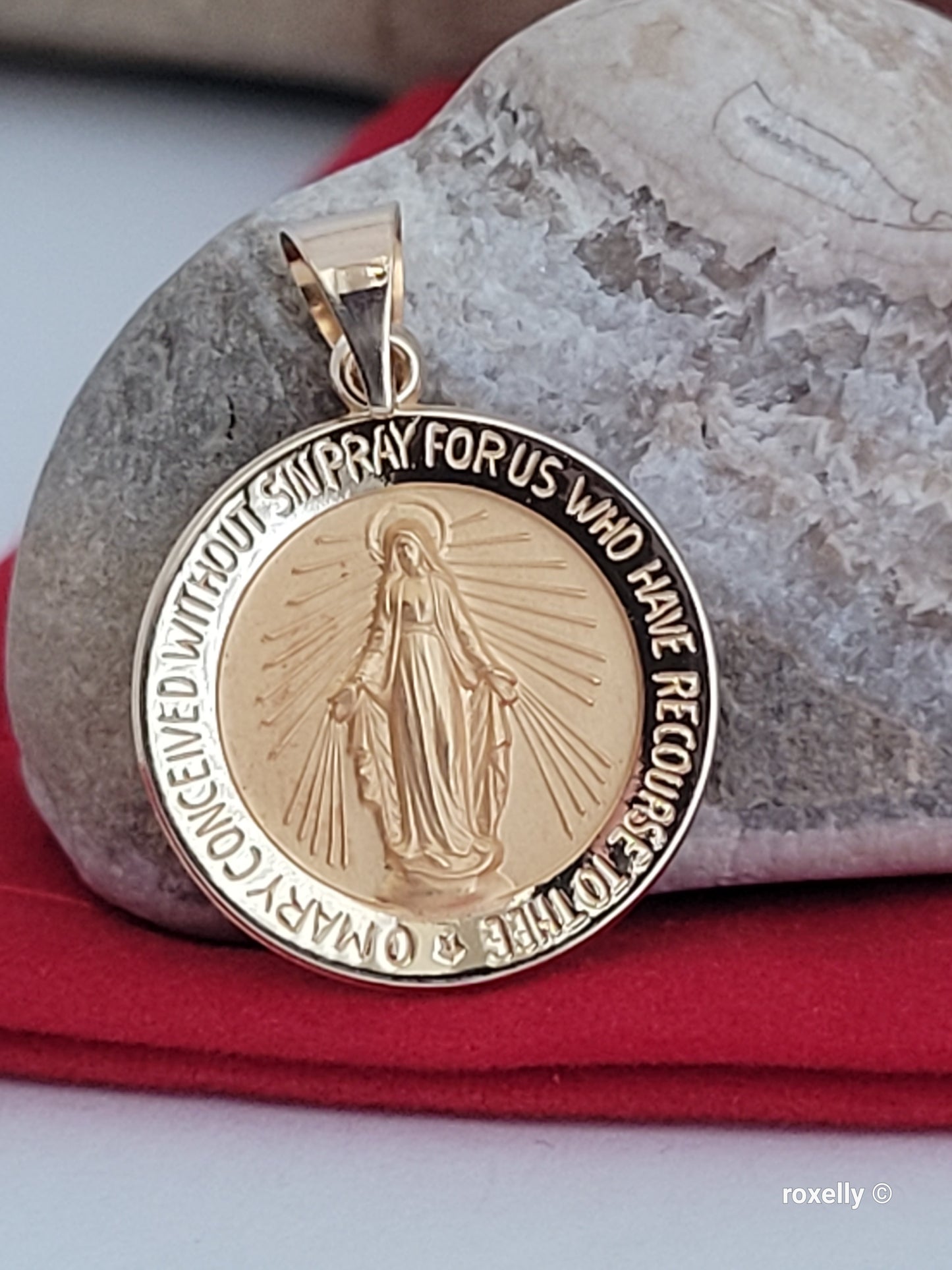 ❤️14k Precious Solid Yellow Gold Religious Blessed Mother Mary Medal!