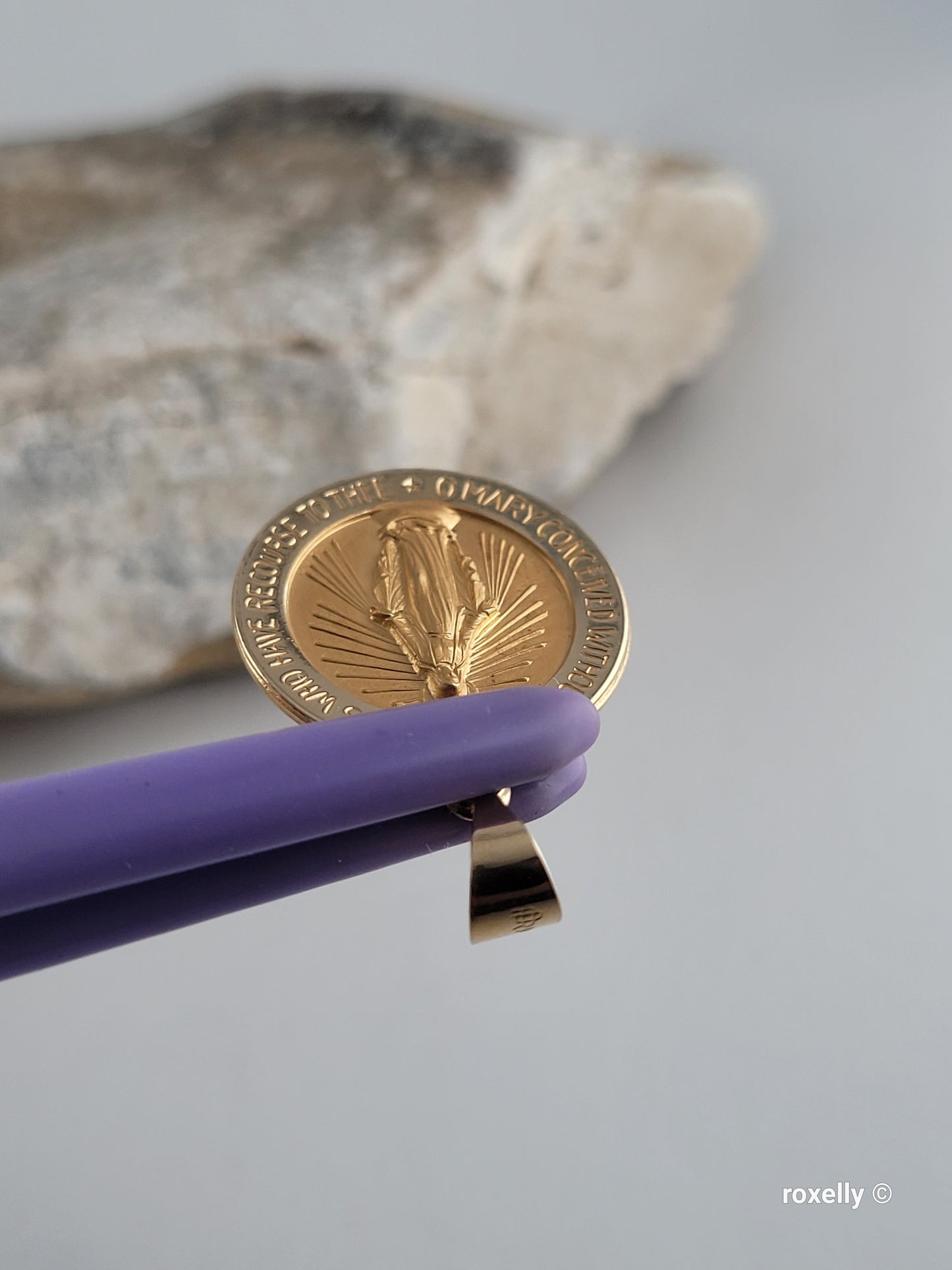 ❤️14k Precious Solid Yellow Gold Religious Blessed Mother Mary Medal!