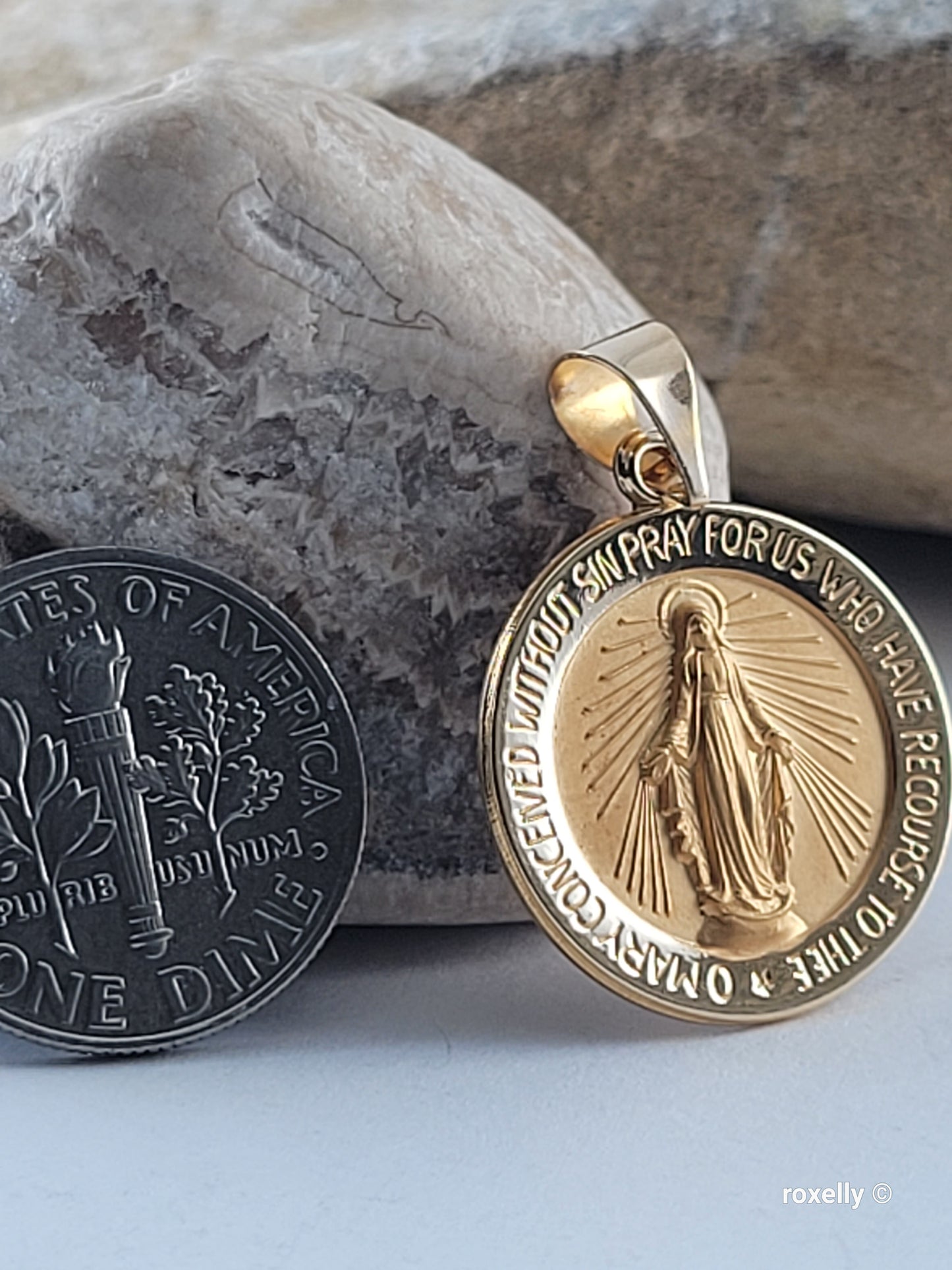 ❤️14k Precious Solid Yellow Gold Religious Blessed Mother Mary Medal!