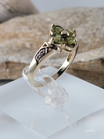 ❤️10k Size 6.5 Precious Solid Yellow Gold Peridot and Diamond Ring!