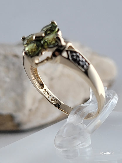 ❤️10k Size 6.5 Precious Solid Yellow Gold Peridot and Diamond Ring!