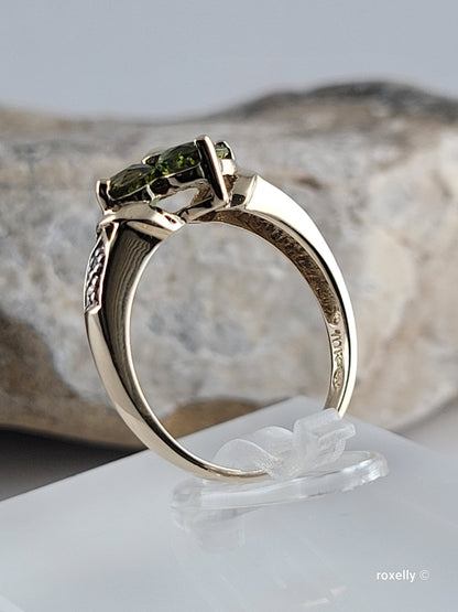 ❤️10k Size 6.5 Precious Solid Yellow Gold Peridot and Diamond Ring!