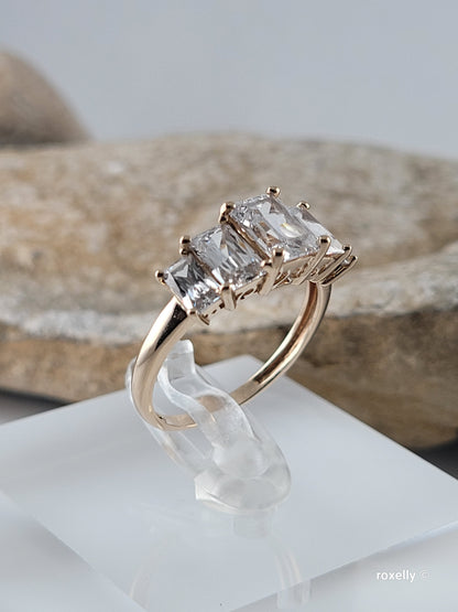 ❤️14k Size 7 Amazing Solid Yellow Gold Cubic Zirconia Ring!