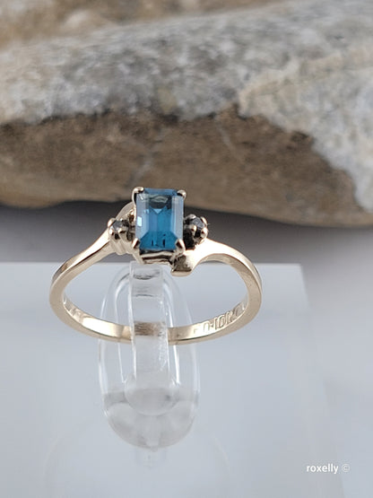 ❤️10k Size 6.25 Precious Solid Yellow Gold Blue Topaz and Diamond Ring!