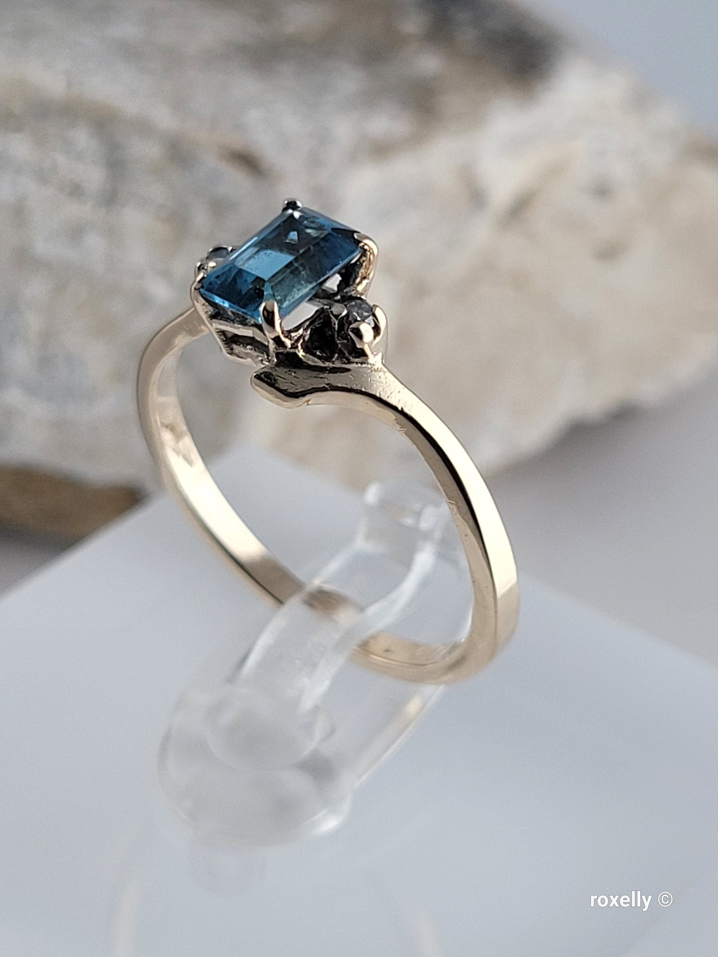 ❤️10k Size 6.25 Precious Solid Yellow Gold Blue Topaz and Diamond Ring!