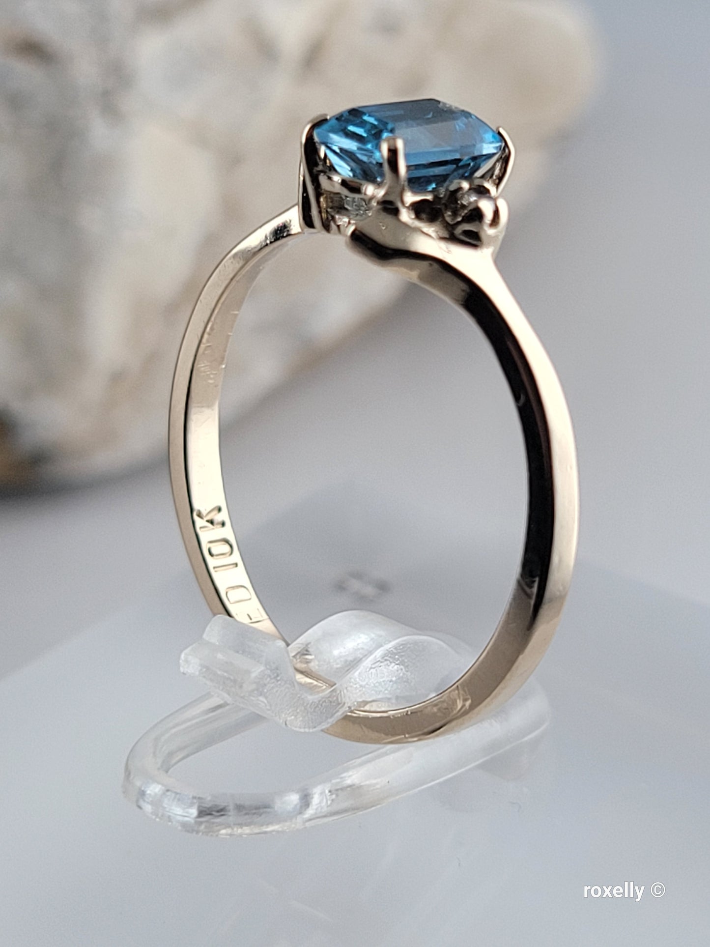 ❤️10k Size 6.25 Precious Solid Yellow Gold Blue Topaz and Diamond Ring!